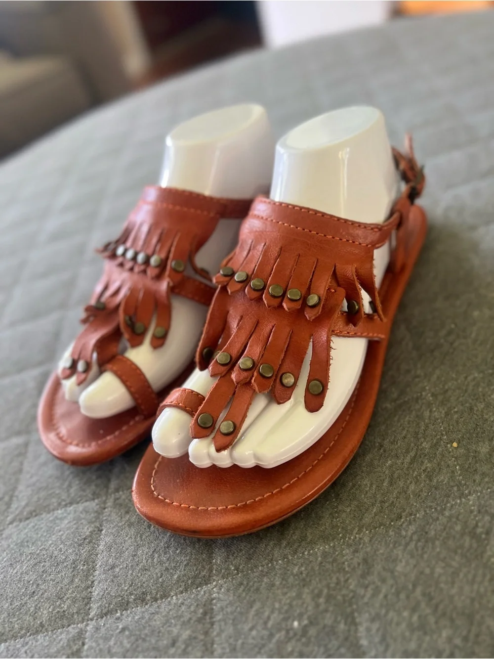 CYNTHIA VINCENT Sz 9.5 Brown Leather Boho Fringe Toe Strap Sandals Orig $275